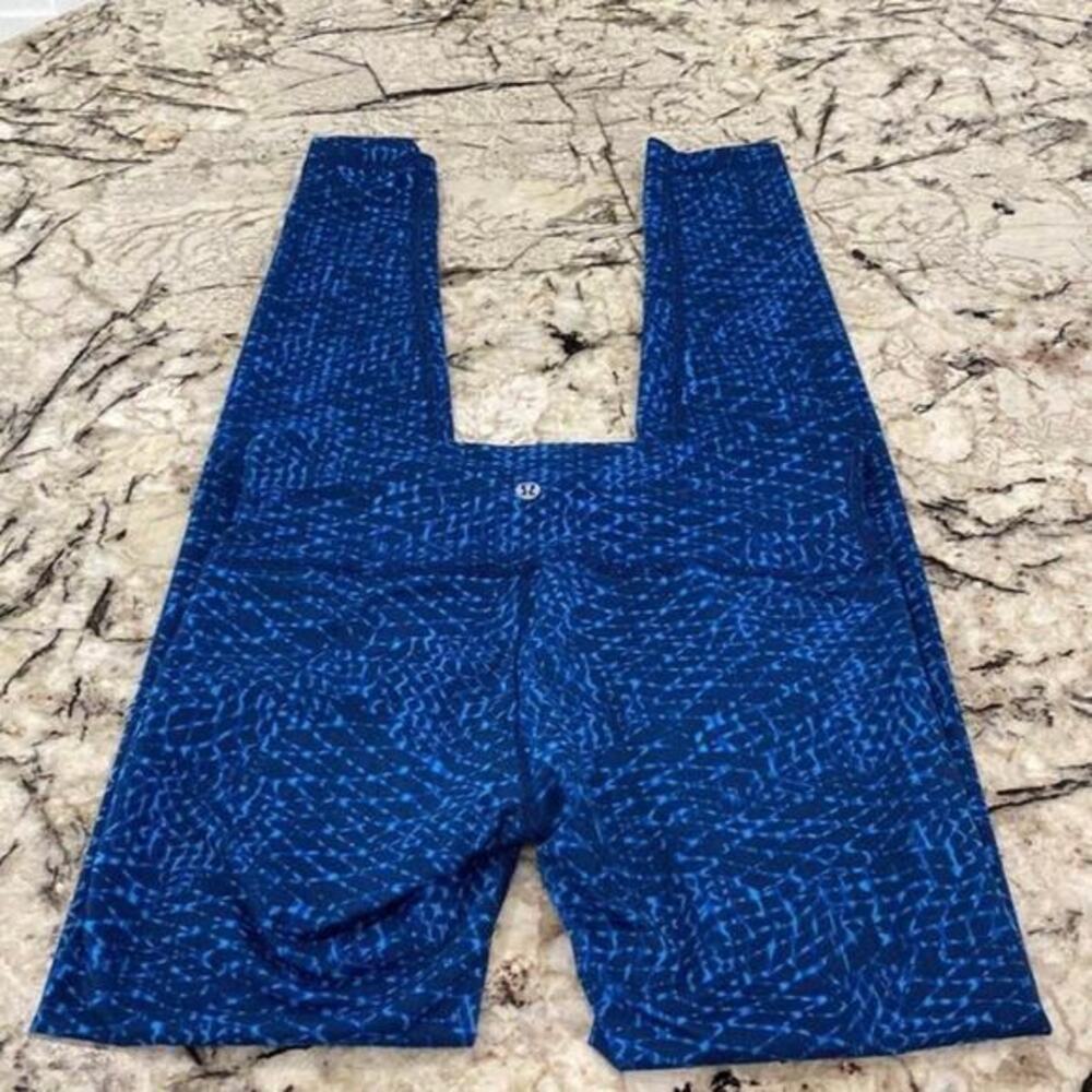 Lululemon Wunder Under Leggings in Samba Snake‎ Kayak Blue Hero Blue size 6